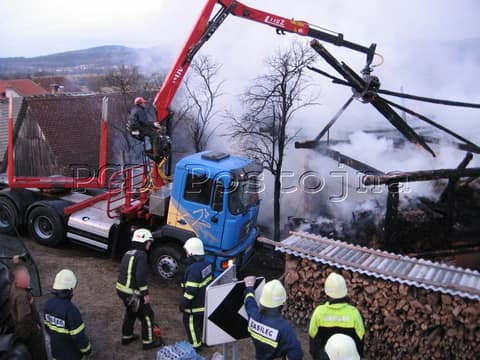 Požar kozolca 12.3.2009 Foto: PGD Postojna, Gantar S., Matičič T. – fotografija 19