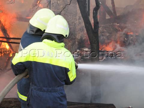 Požar kozolca 12.3.2009 Foto: PGD Postojna, Gantar S., Matičič T. – fotografija 32