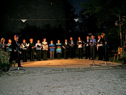 Ravbarjev večer 2006 (Kulturno umetniški Ravbarjev večer se je odvijal 10.6.2006, pred ter v Ravbarjevem stolpu. [foto: Miro Kolar]) – fotografija 17