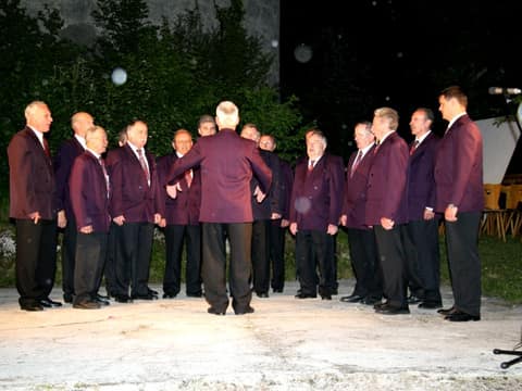 Ravbarjev večer 2006 (Kulturno umetniški Ravbarjev večer se je odvijal 10.6.2006, pred ter v Ravbarjevem stolpu. [foto: Miro Kolar]) – fotografija 18