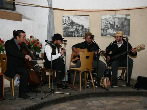 Ravbarjev večer 2008, DEŽ NAS NI PREGNAL. (Foto: Kolar Miro) – fotografija 14