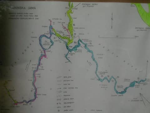 Notranjost planinske jame